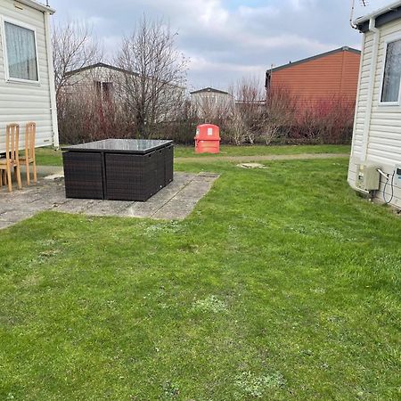Cozy Camber Caravan 3 Bedroom Retreat With Decking Rye Bagian luar foto