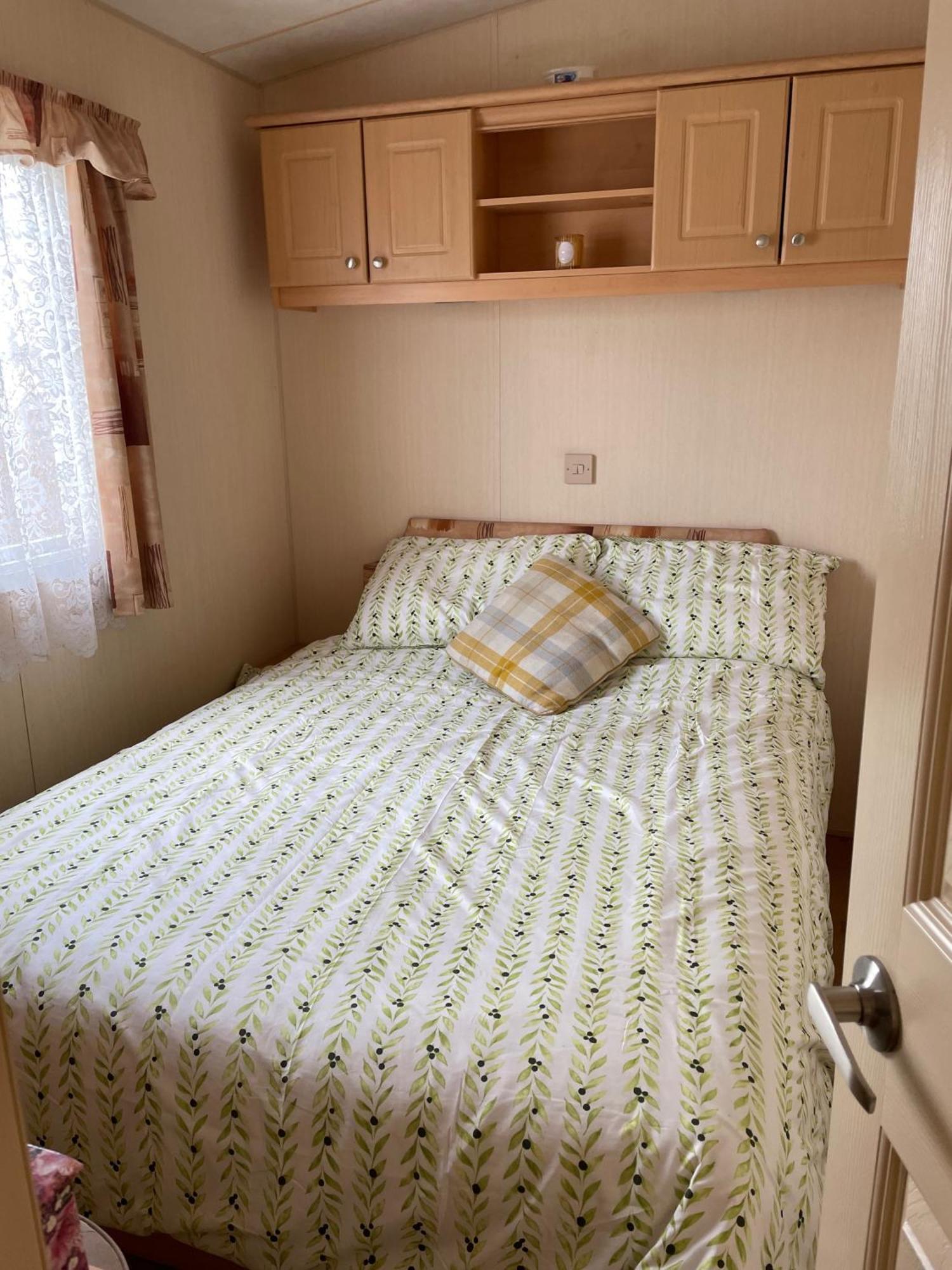 Cozy Camber Caravan 3 Bedroom Retreat With Decking Rye Bagian luar foto
