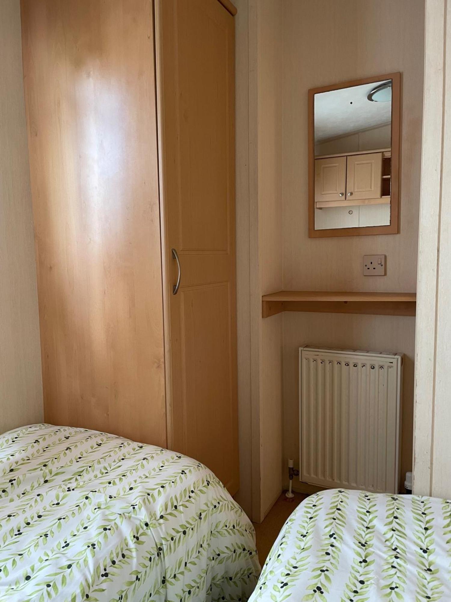 Cozy Camber Caravan 3 Bedroom Retreat With Decking Rye Bagian luar foto