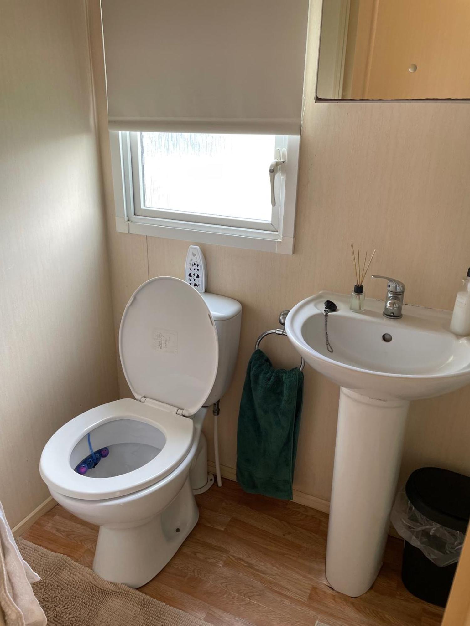 Cozy Camber Caravan 3 Bedroom Retreat With Decking Rye Bagian luar foto