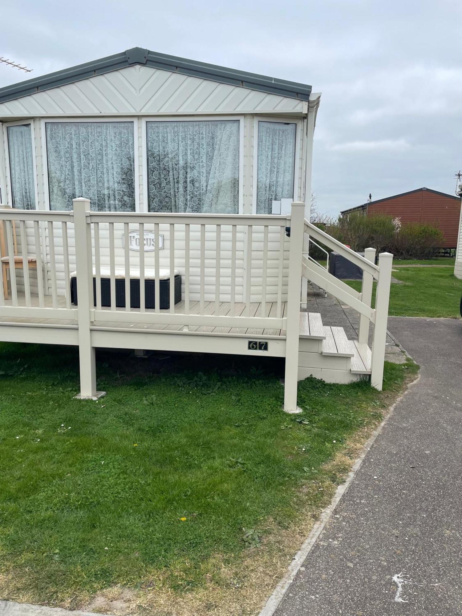 Cozy Camber Caravan 3 Bedroom Retreat With Decking Rye Bagian luar foto